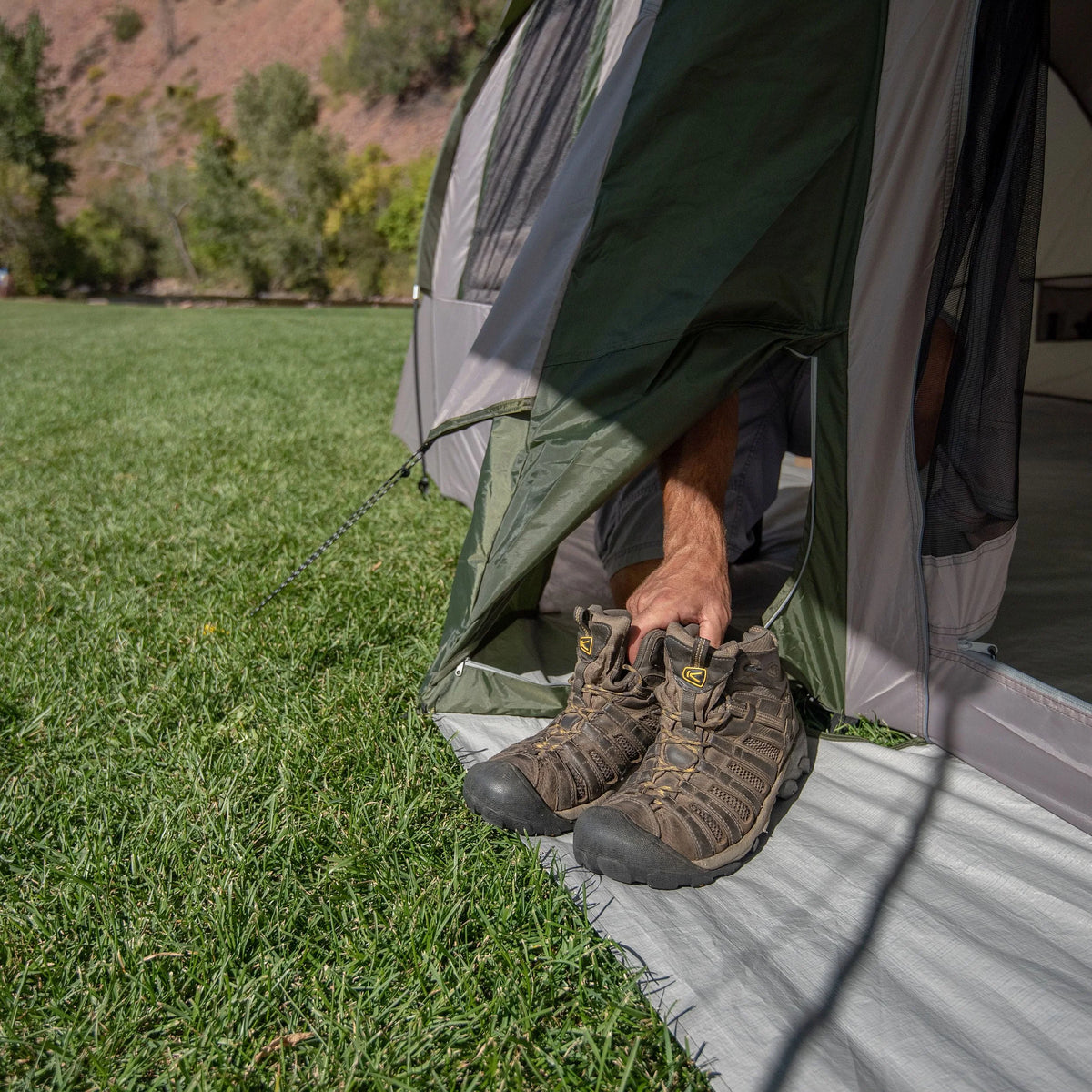 10-Person 3-Room Tent with Shade Awning Y3347