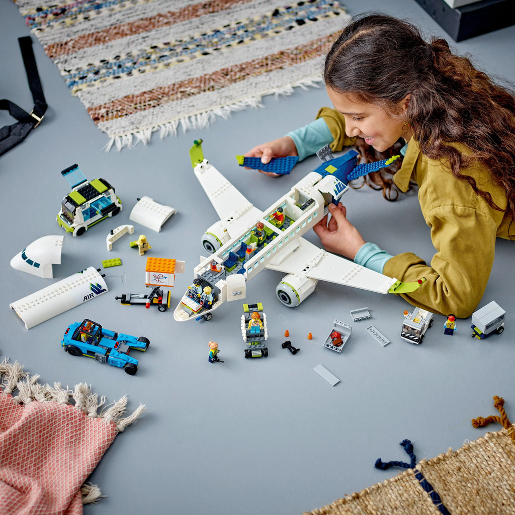 Airplane Building Toy Set with Passenger Bus and Minifigures F444352