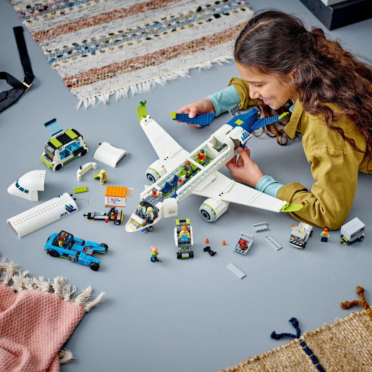 Airplane Building Toy Set with Passenger Bus and Minifigures F444352